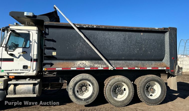 image for item OF9170 2003 Mack CV713  dump truck