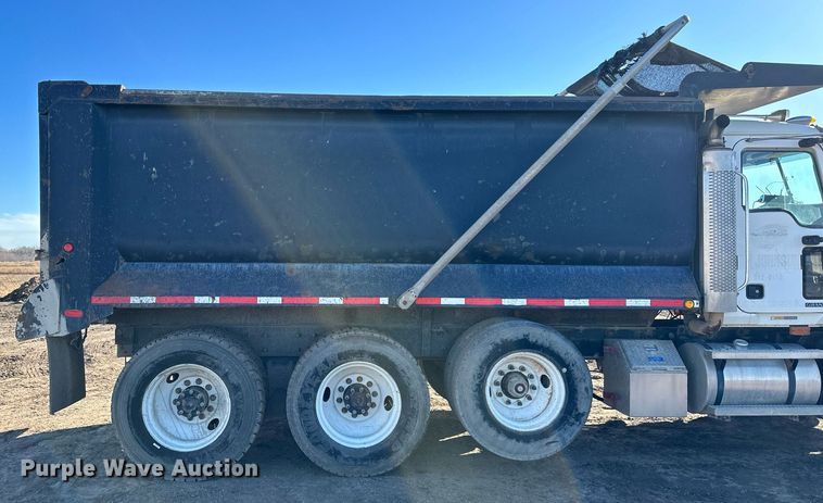 image for item OF9170 2003 Mack CV713  dump truck