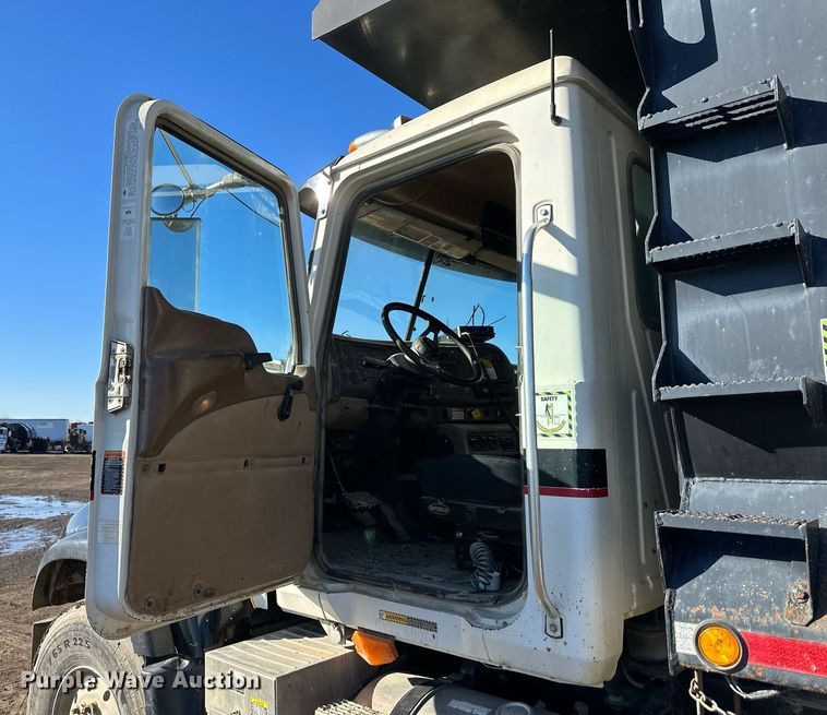 image for item OF9170 2003 Mack CV713  dump truck