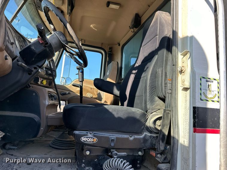 image for item OF9170 2003 Mack CV713  dump truck