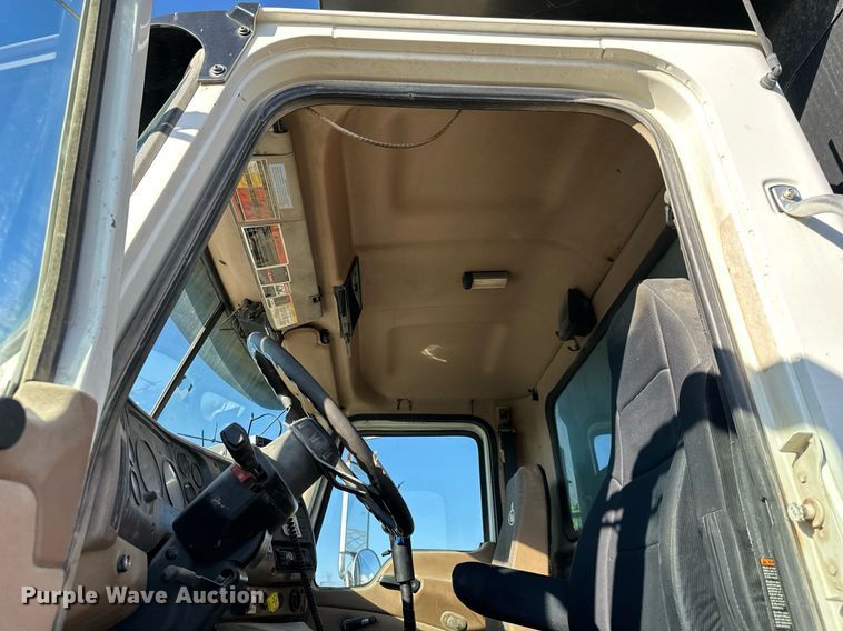 image for item OF9170 2003 Mack CV713  dump truck