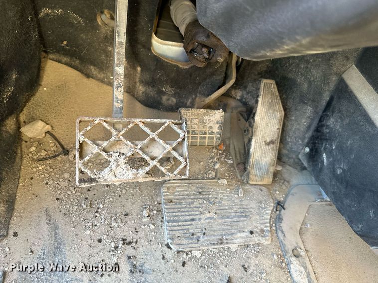 image for item OF9170 2003 Mack CV713  dump truck