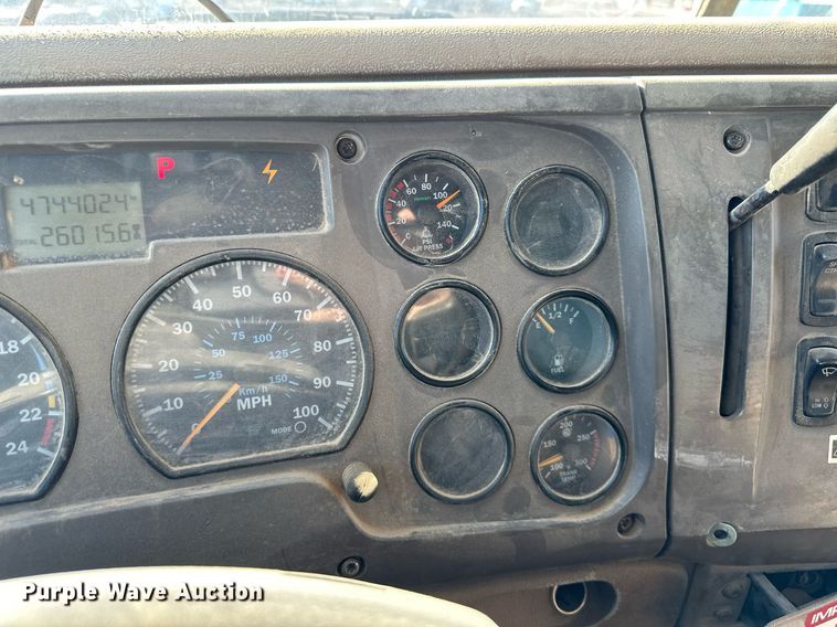 image for item OF9170 2003 Mack CV713  dump truck