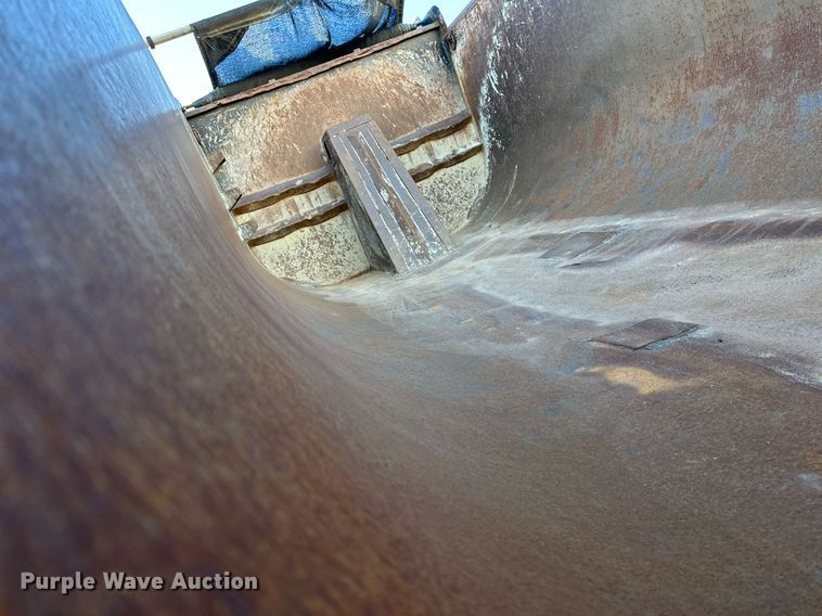 image for item OF9170 2003 Mack CV713  dump truck