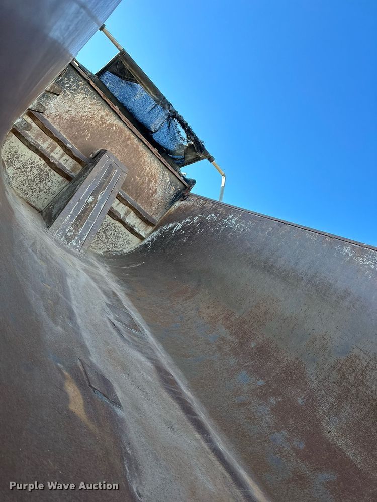 image for item OF9170 2003 Mack CV713  dump truck