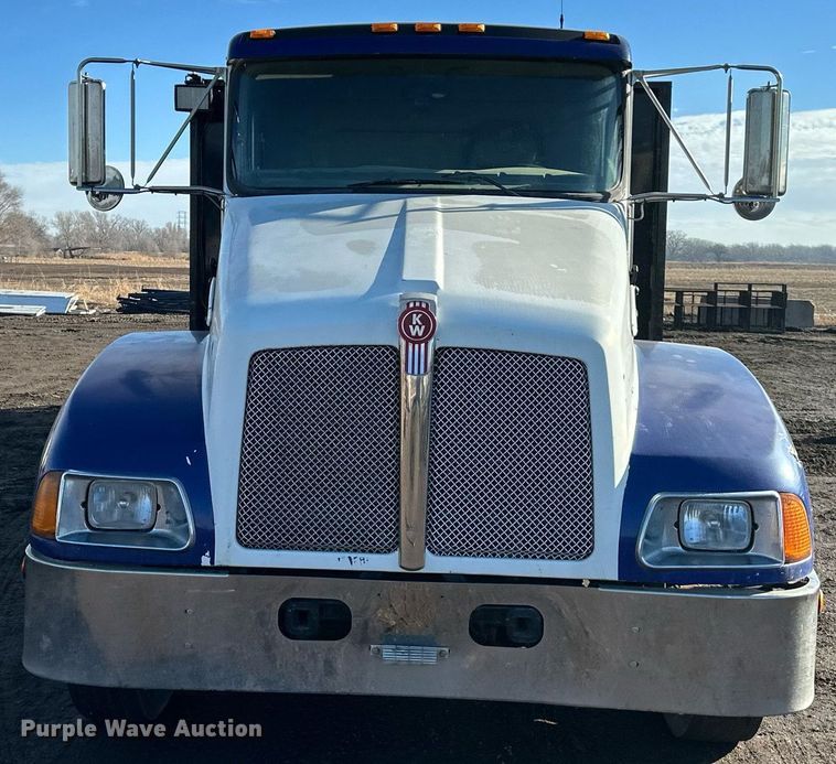 image for item OF9172 2007 Kenworth T300  flatbed truck