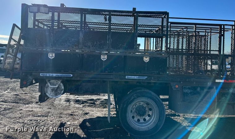 image for item OF9172 2007 Kenworth T300  flatbed truck