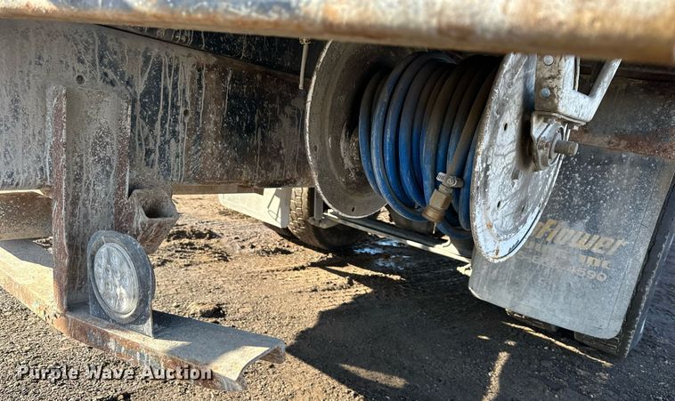 image for item OF9172 2007 Kenworth T300  flatbed truck