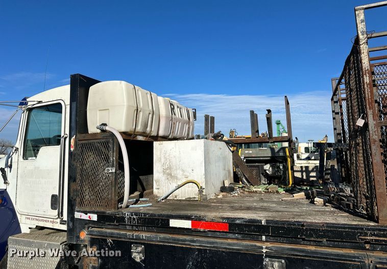 image for item OF9172 2007 Kenworth T300  flatbed truck