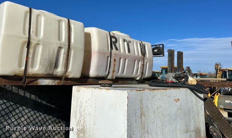 image for item OF9172 2007 Kenworth T300  flatbed truck