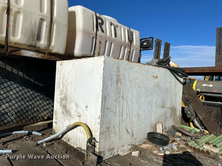 image for item OF9172 2007 Kenworth T300  flatbed truck