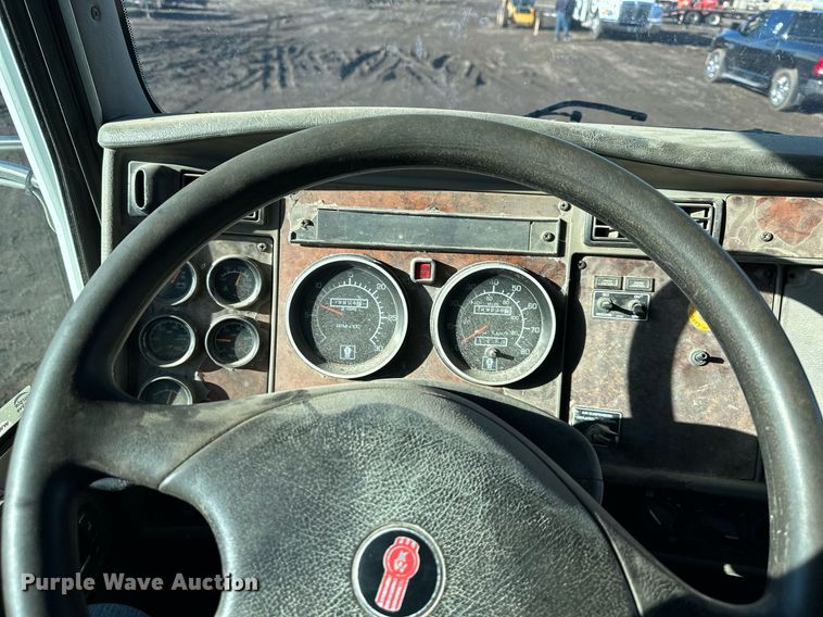 image for item OF9172 2007 Kenworth T300  flatbed truck