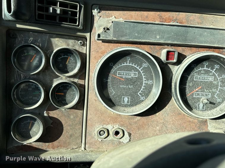 image for item OF9172 2007 Kenworth T300  flatbed truck