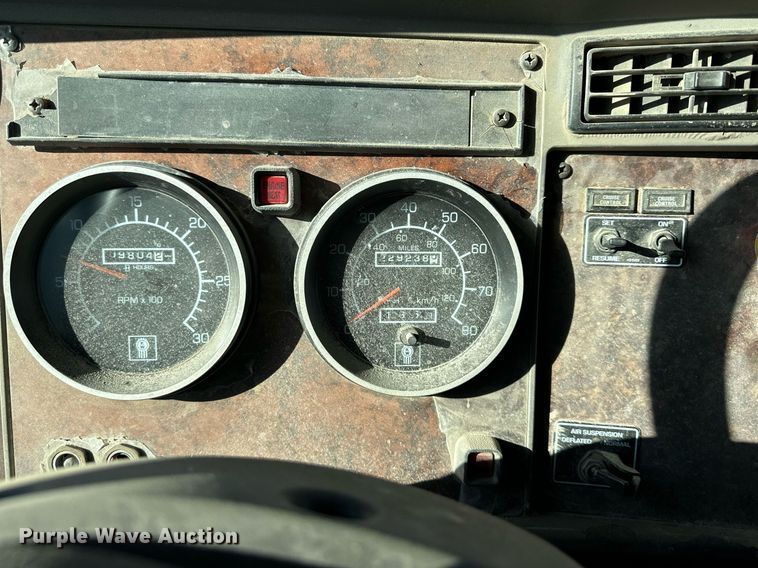 image for item OF9172 2007 Kenworth T300  flatbed truck