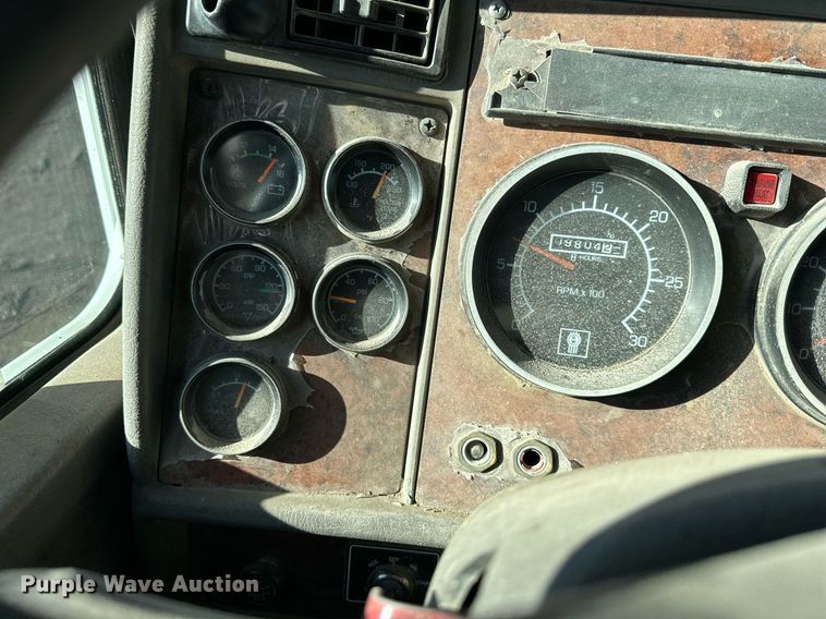 image for item OF9172 2007 Kenworth T300  flatbed truck