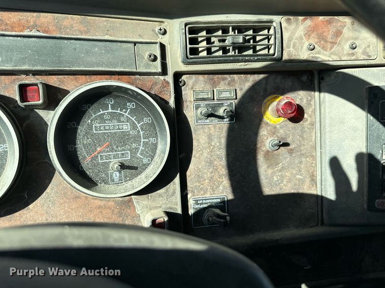 image for item OF9172 2007 Kenworth T300  flatbed truck