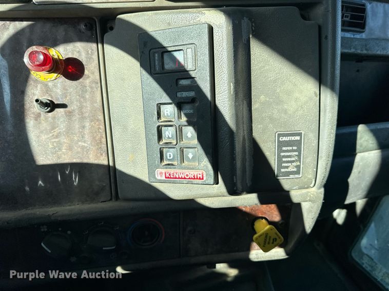 image for item OF9172 2007 Kenworth T300  flatbed truck