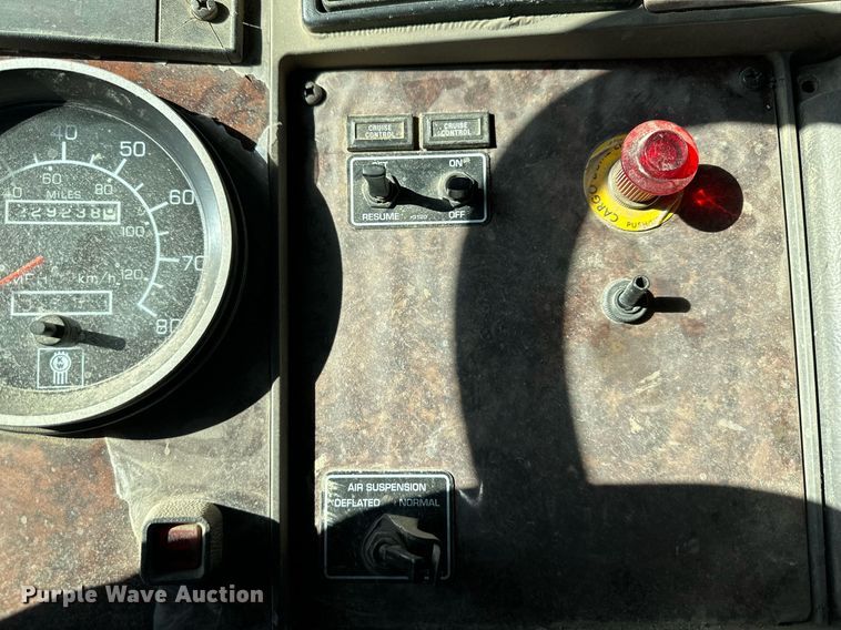 image for item OF9172 2007 Kenworth T300  flatbed truck