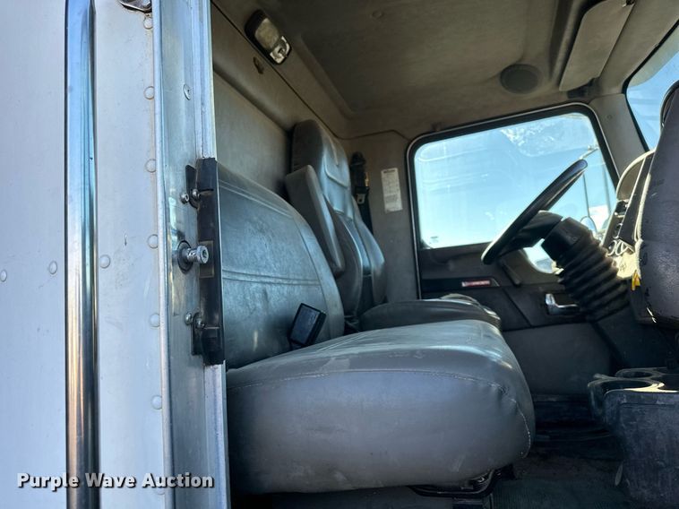 image for item OF9172 2007 Kenworth T300  flatbed truck