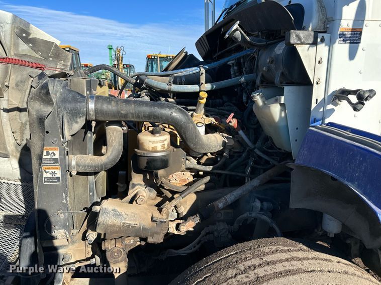 image for item OF9172 2007 Kenworth T300  flatbed truck