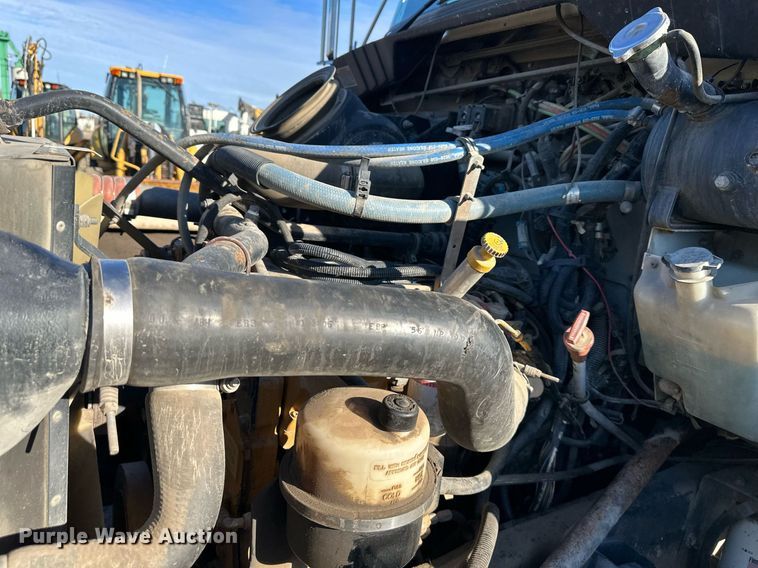 image for item OF9172 2007 Kenworth T300  flatbed truck