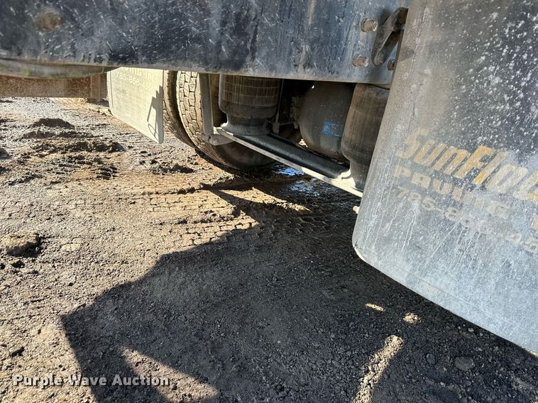 image for item OF9172 2007 Kenworth T300  flatbed truck