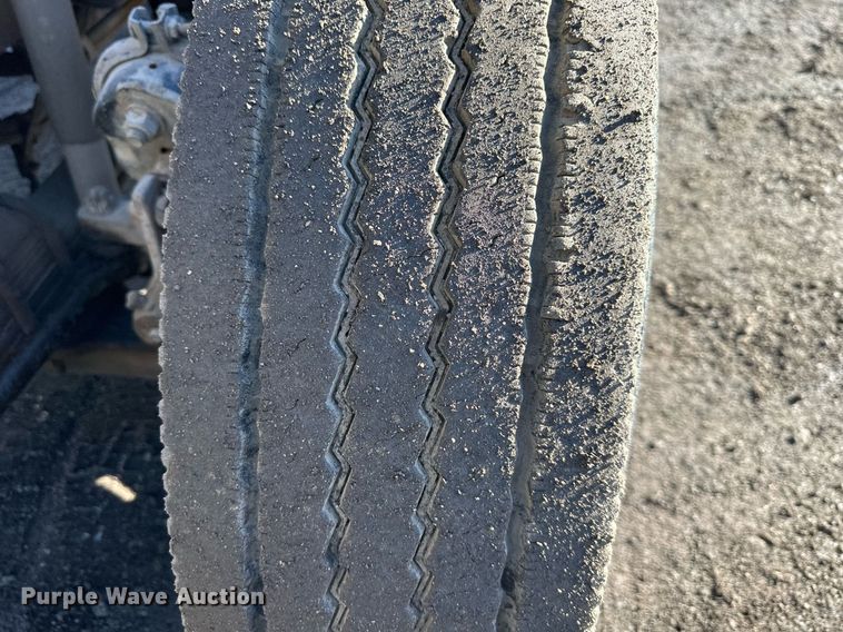 image for item OF9172 2007 Kenworth T300  flatbed truck