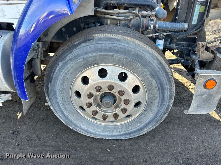 image for item OF9172 2007 Kenworth T300  flatbed truck