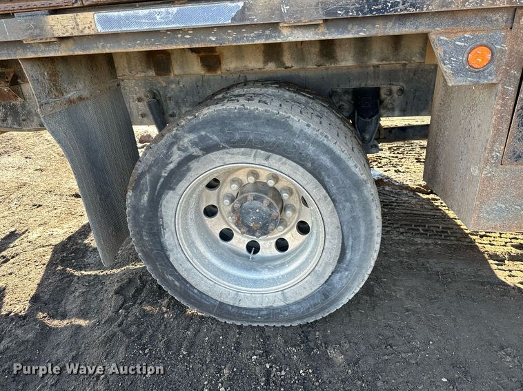 image for item OF9172 2007 Kenworth T300  flatbed truck