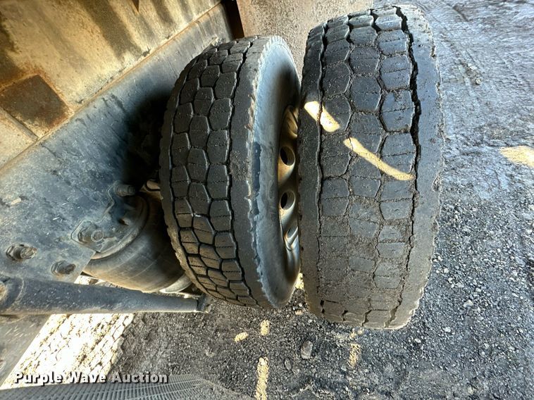 image for item OF9172 2007 Kenworth T300  flatbed truck