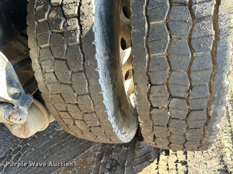 image for item OF9172 2007 Kenworth T300  flatbed truck