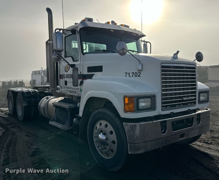 image for item OF9174 2013 Mack  semi truck