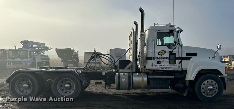 image for item OF9174 2013 Mack  semi truck