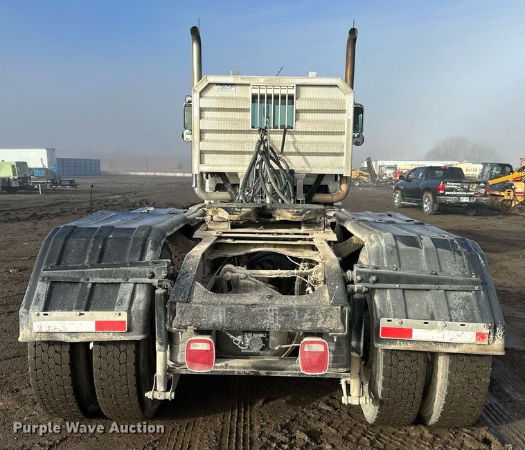 image for item OF9174 2013 Mack  semi truck