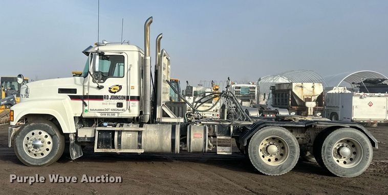 image for item OF9174 2013 Mack  semi truck
