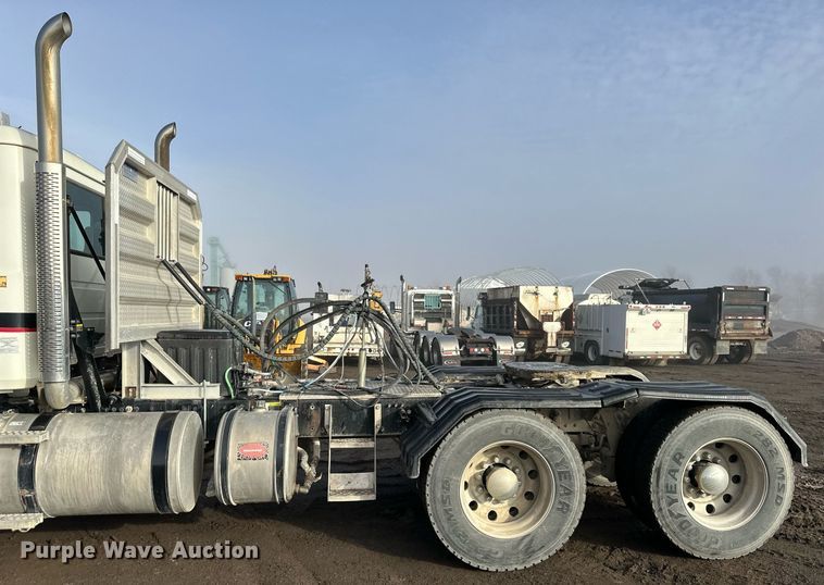 image for item OF9174 2013 Mack  semi truck