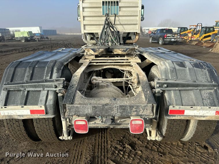 image for item OF9174 2013 Mack  semi truck
