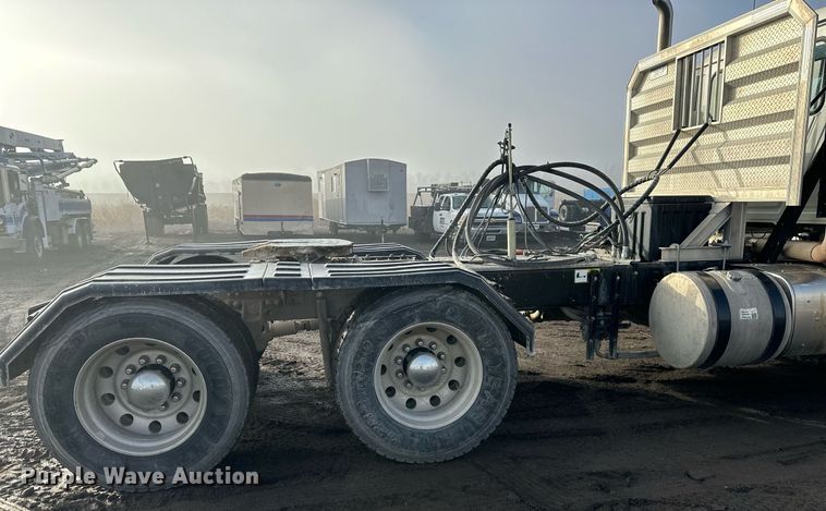 image for item OF9174 2013 Mack  semi truck