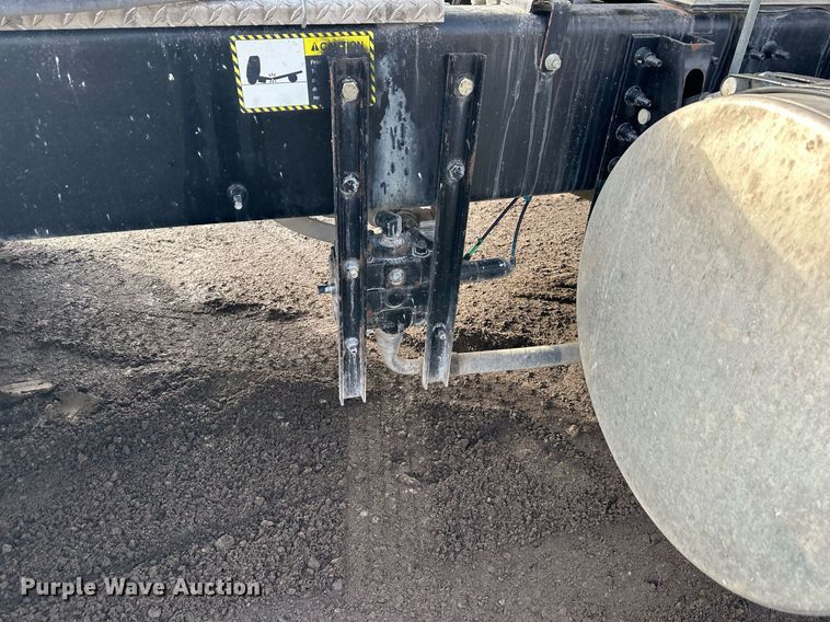 image for item OF9174 2013 Mack  semi truck