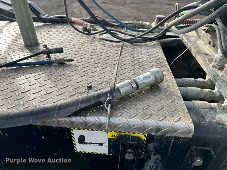 image for item OF9174 2013 Mack  semi truck