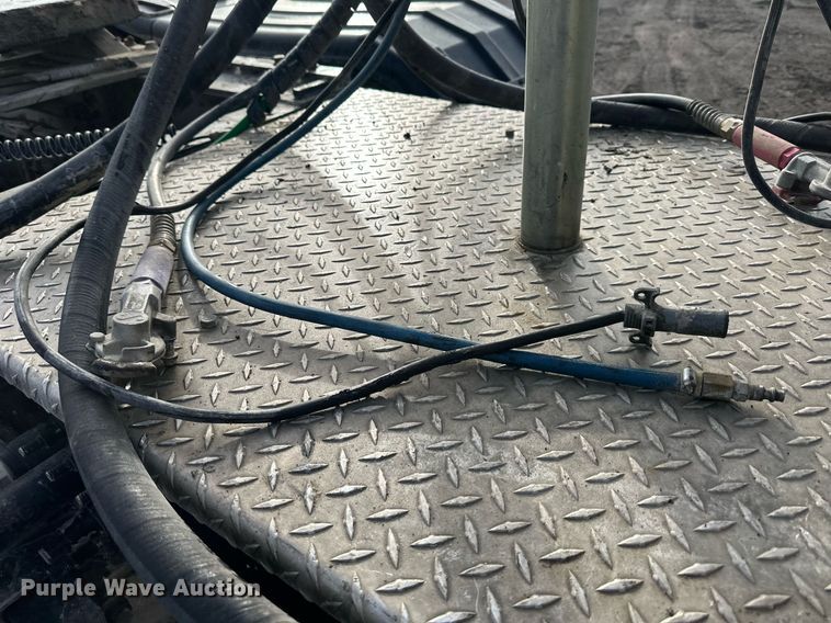 image for item OF9174 2013 Mack  semi truck