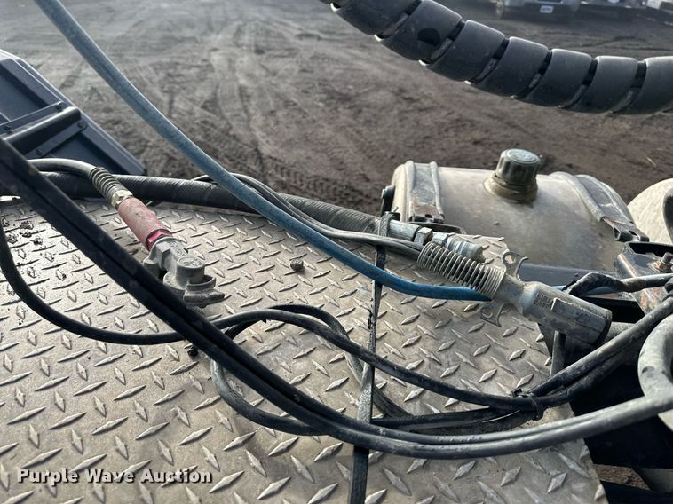 image for item OF9174 2013 Mack  semi truck