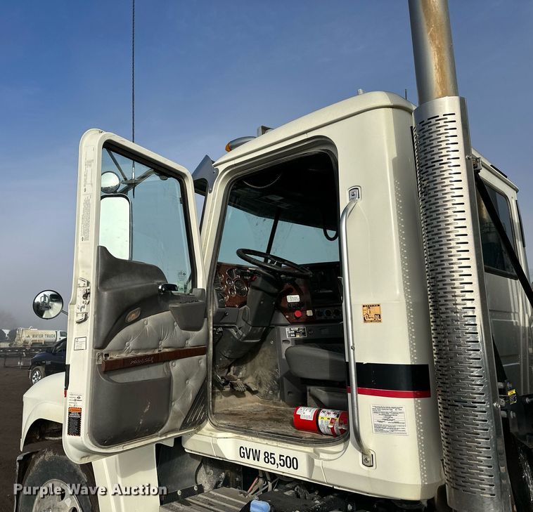 image for item OF9174 2013 Mack  semi truck