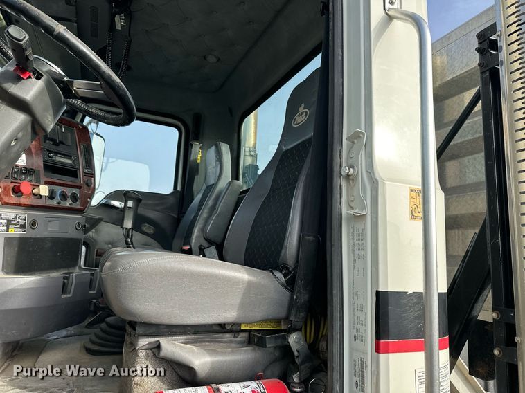 image for item OF9174 2013 Mack  semi truck