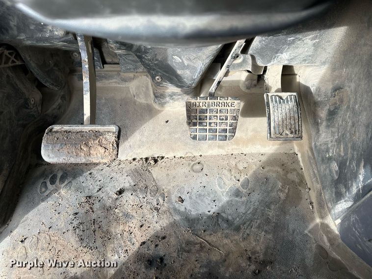 image for item OF9174 2013 Mack  semi truck