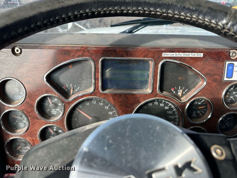 image for item OF9174 2013 Mack  semi truck