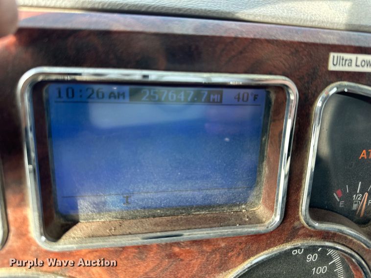 image for item OF9174 2013 Mack  semi truck