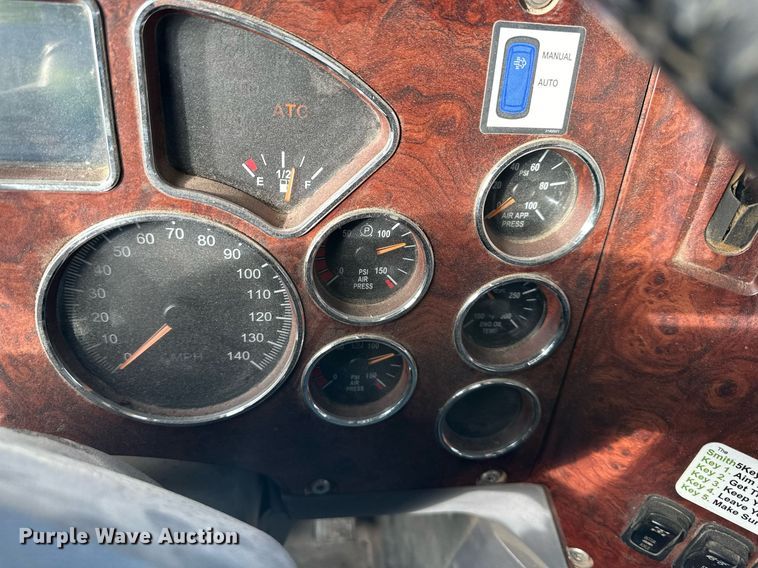 image for item OF9174 2013 Mack  semi truck