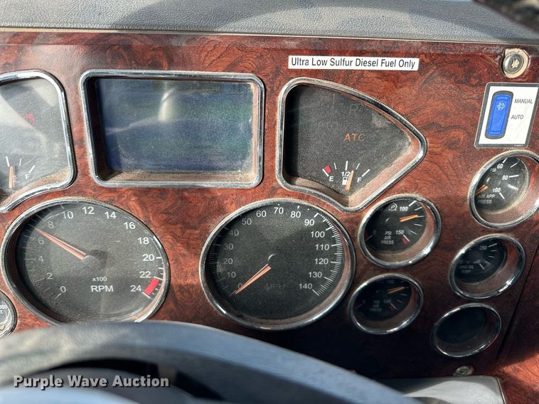 image for item OF9174 2013 Mack  semi truck