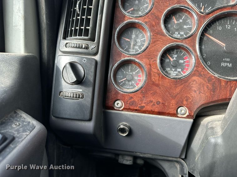 image for item OF9174 2013 Mack  semi truck